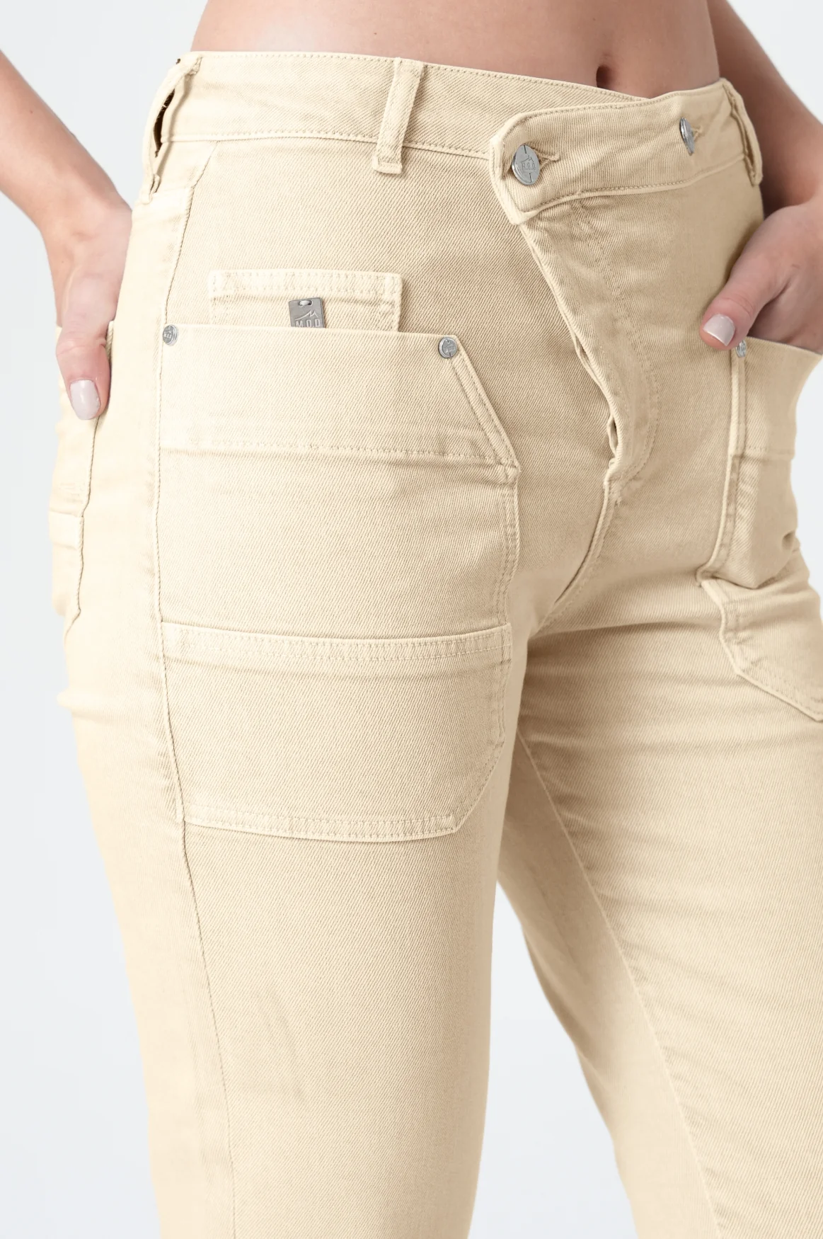 Ira Boyfriend | White Asparagus - Image 6