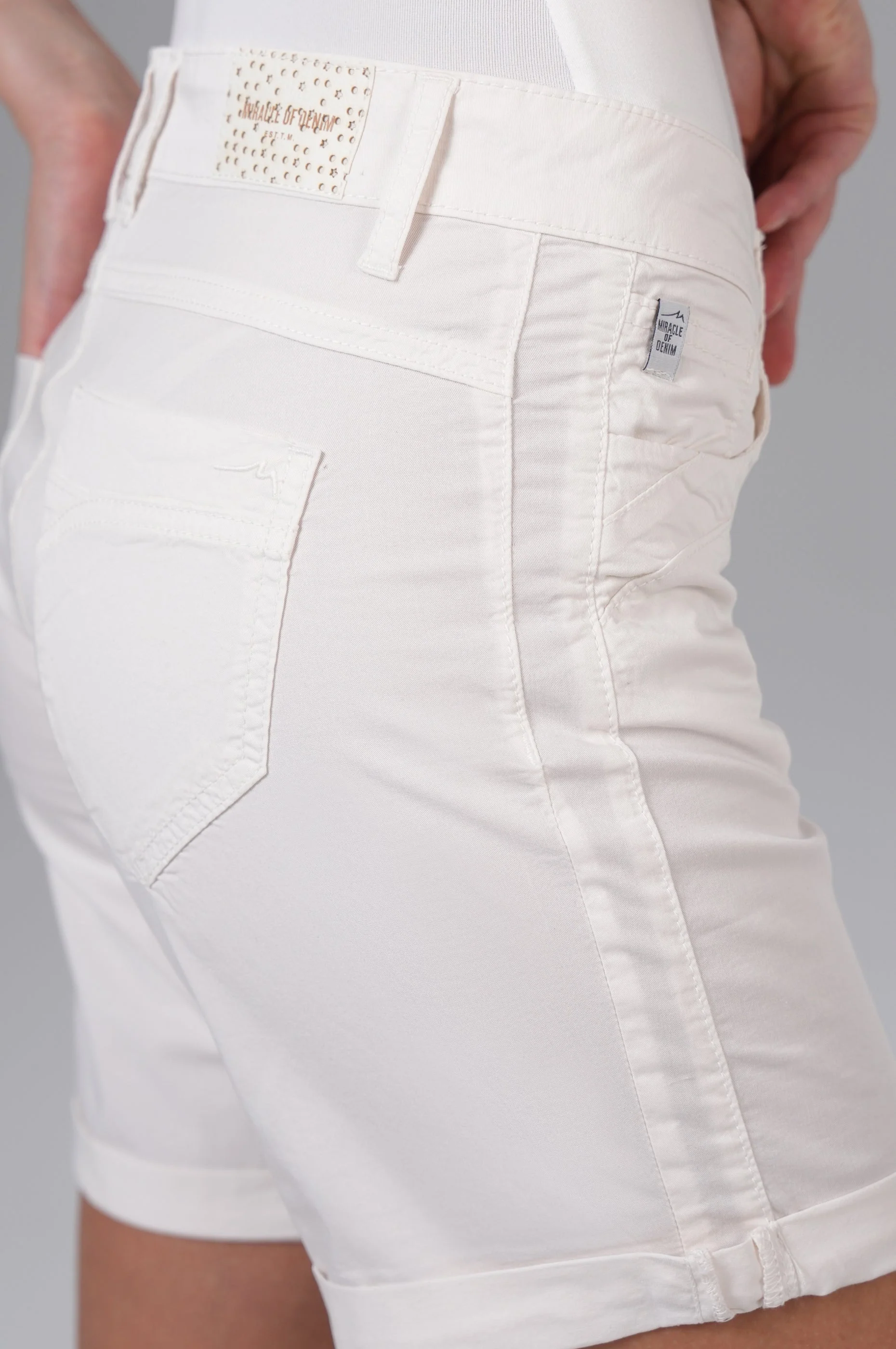 Lessi Shorts | Soft White - Image 5
