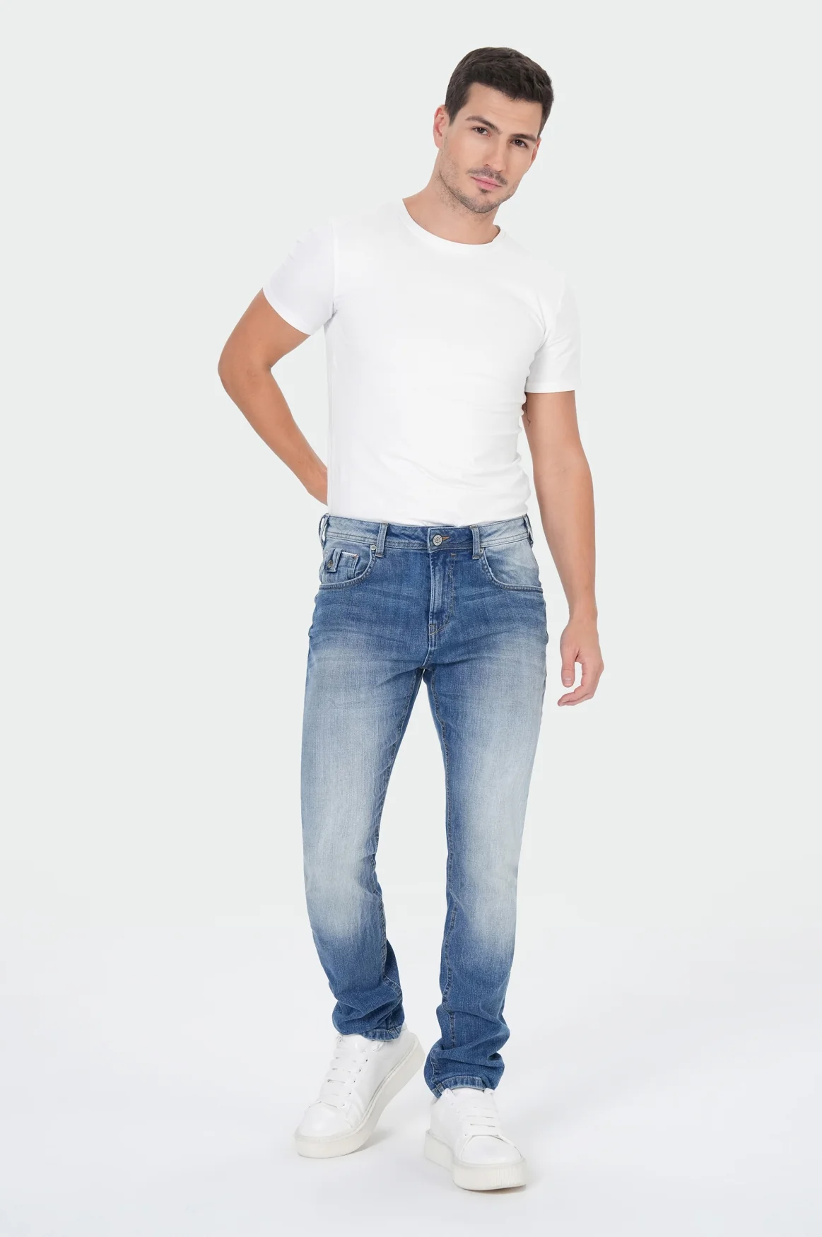 Ricardo Regular | Fency Blue